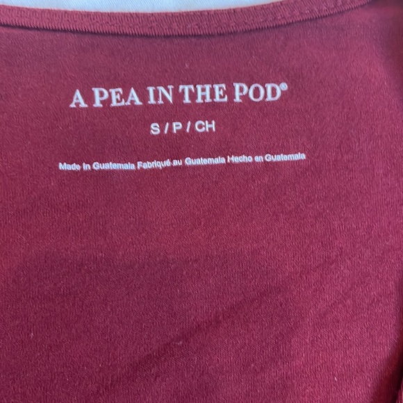 A Pea in a Pod Luxessentials Ruched Three-Quarter Sleeve Maternity Top Burgundy - Picture 3 of 6